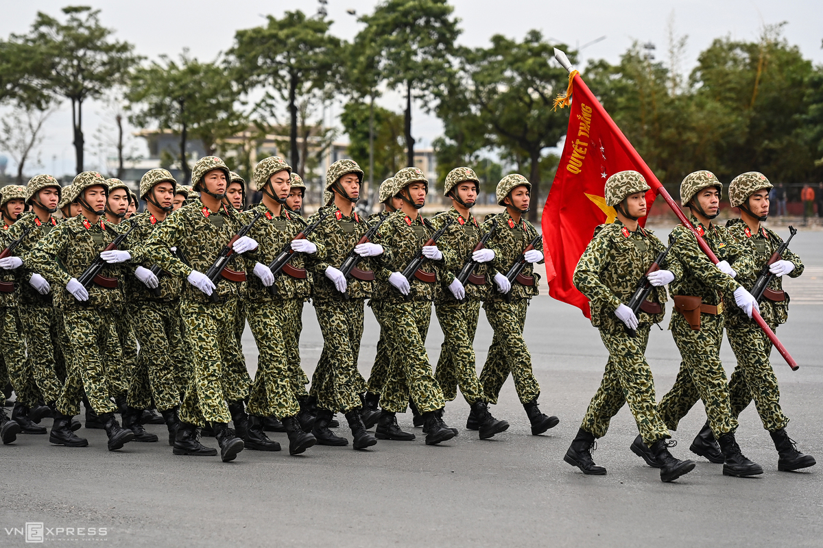 6,000 people parade before 13th National Party Congress 5607 parade 4